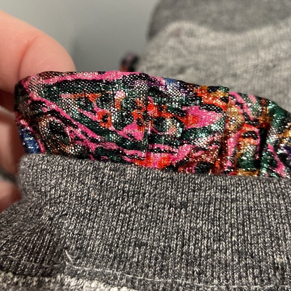 J Crew women's medium gray sweatshirt with metallic ruffles excellent condition - Picture 4 of 15